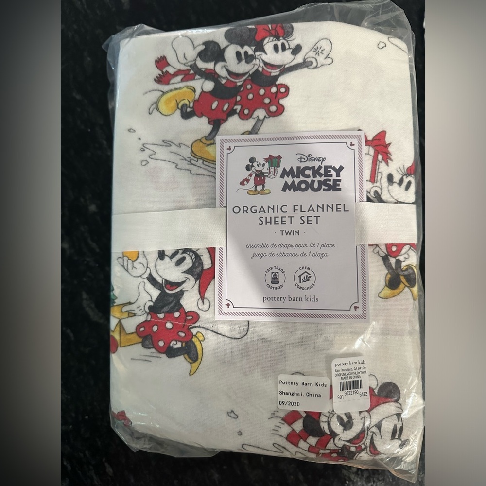 Pottery Barn Kids Mickey Mouse holiday Twin Sheet Set NIP New organic flannel